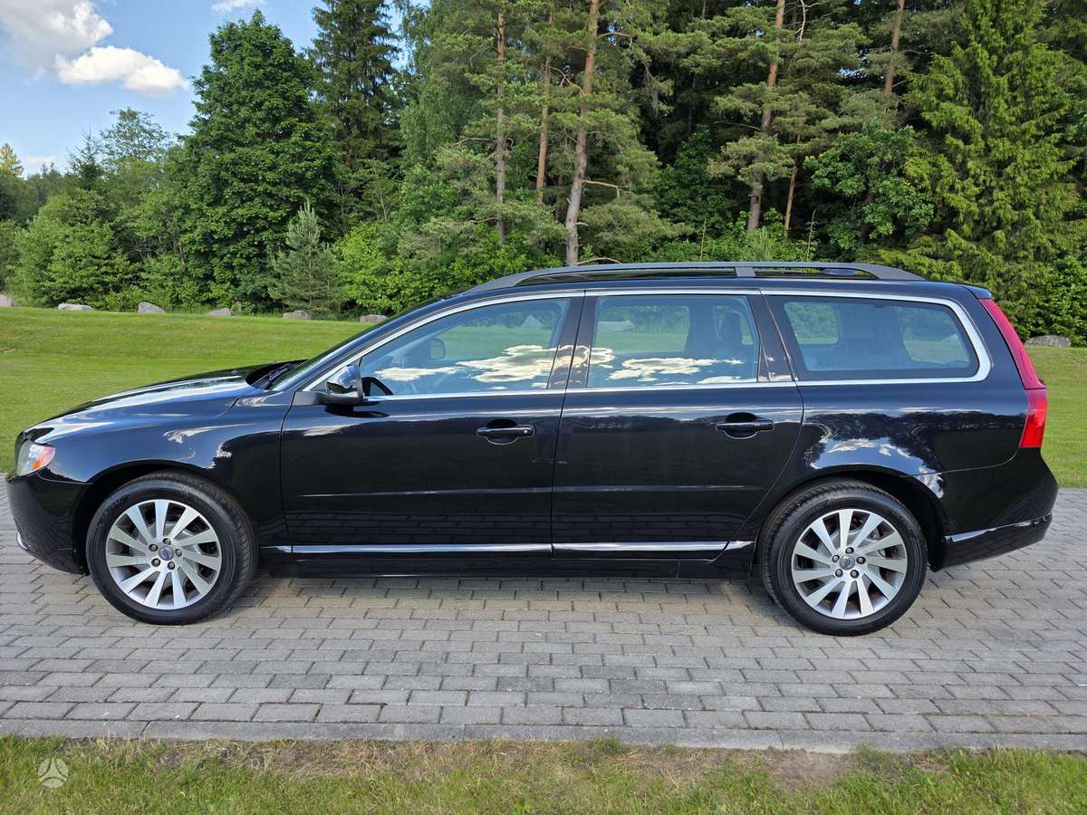 Volvo V70 2012 — photo 12