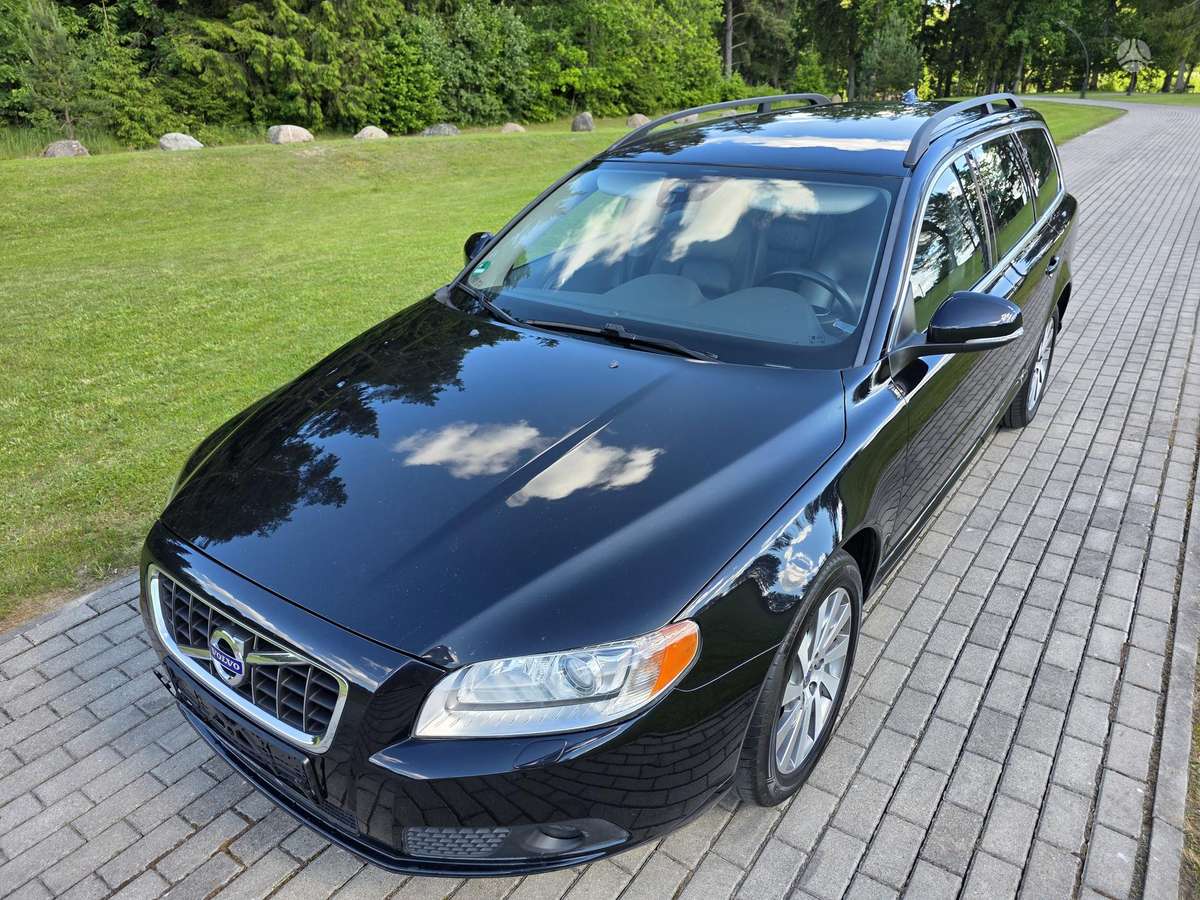 Volvo V70 2012 — photo 14