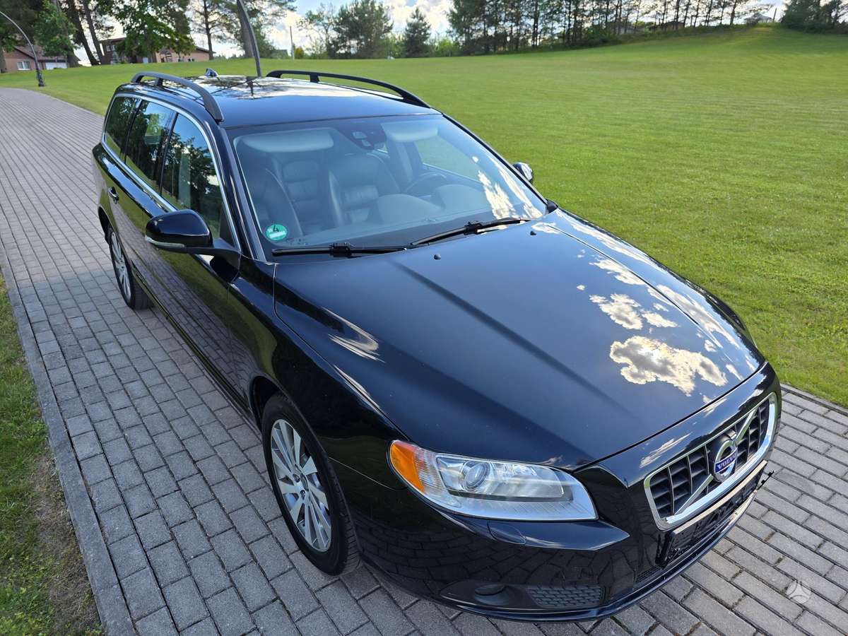 Volvo V70 2012 — photo 15