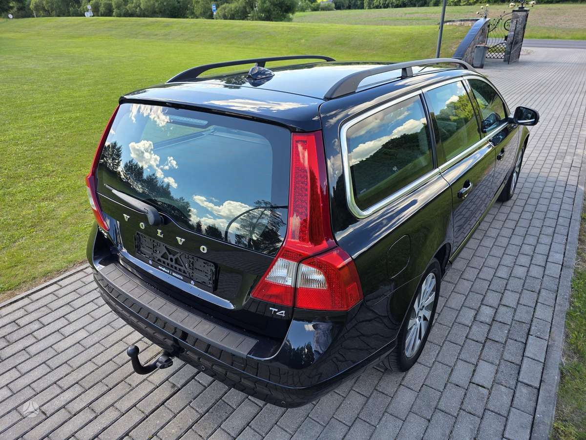 Volvo V70 2012 — photo 16