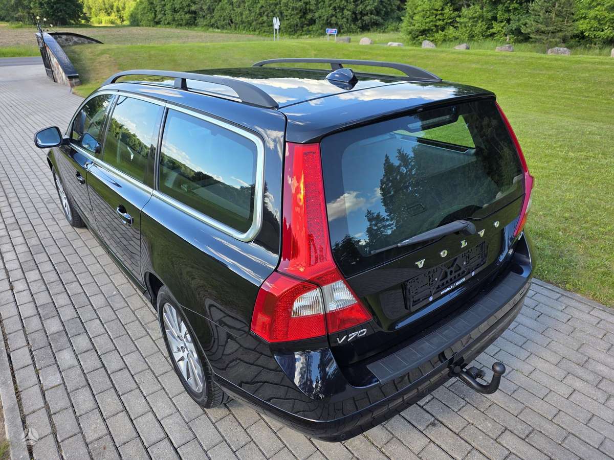 Volvo V70 2012 — photo 17