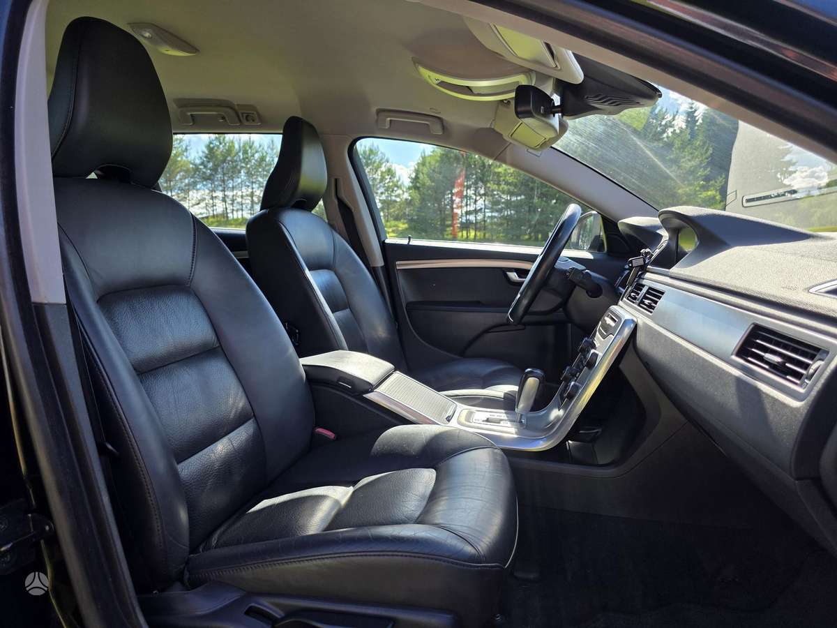 Volvo V70 2012 — photo 25