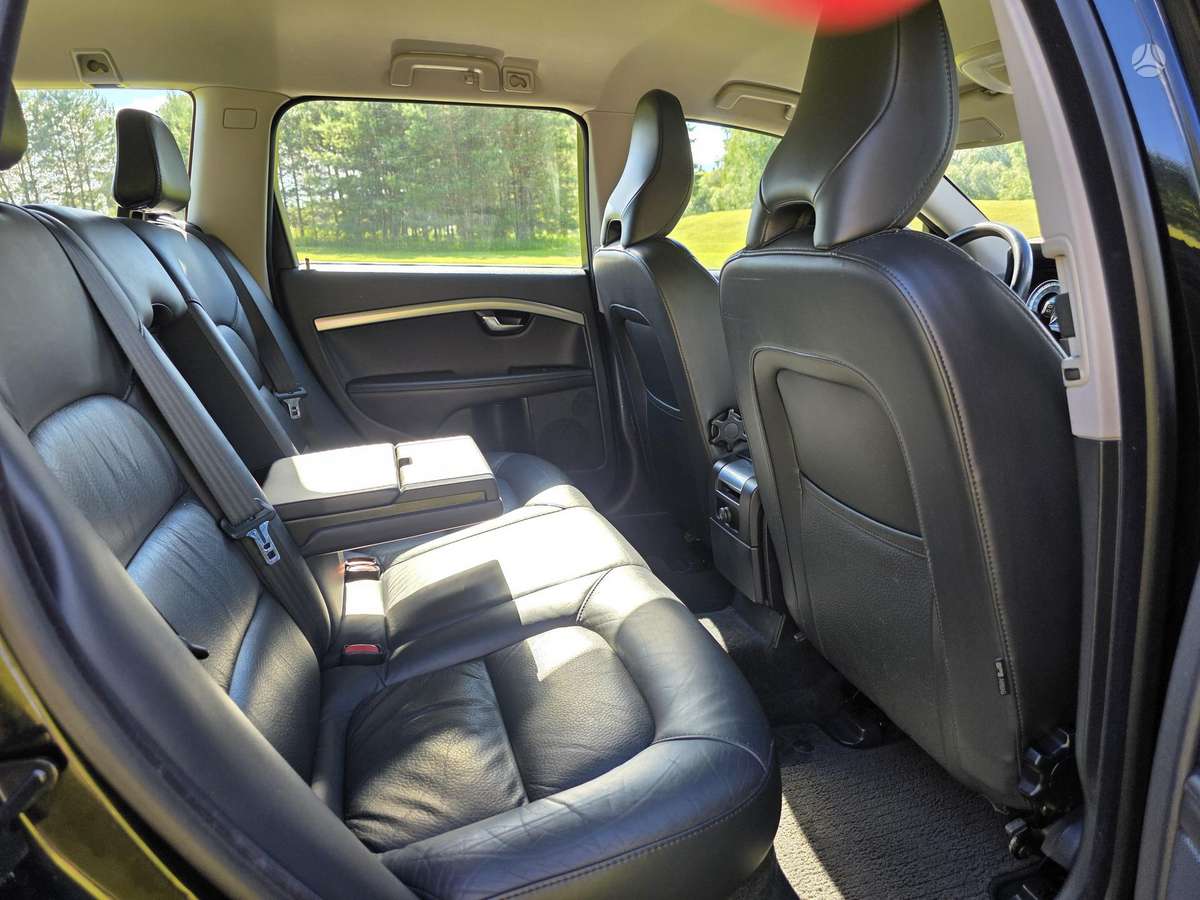 Volvo V70 2012 — photo 26