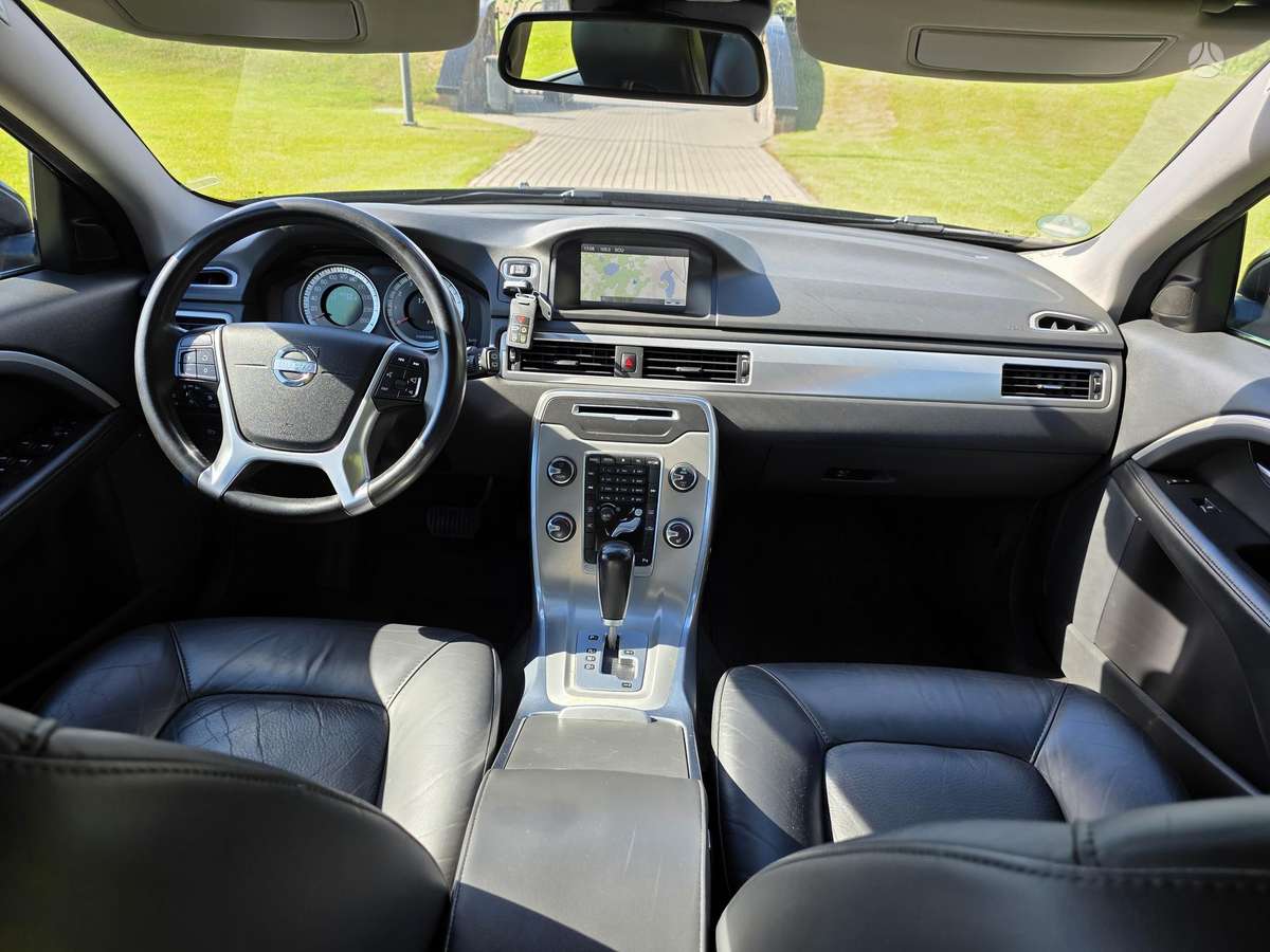 Volvo V70 2012 — photo 28