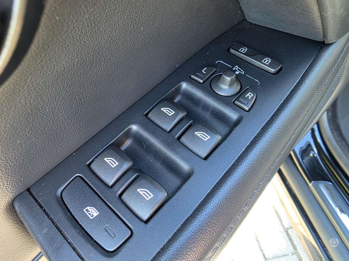 Volvo V70 2012 — photo 29