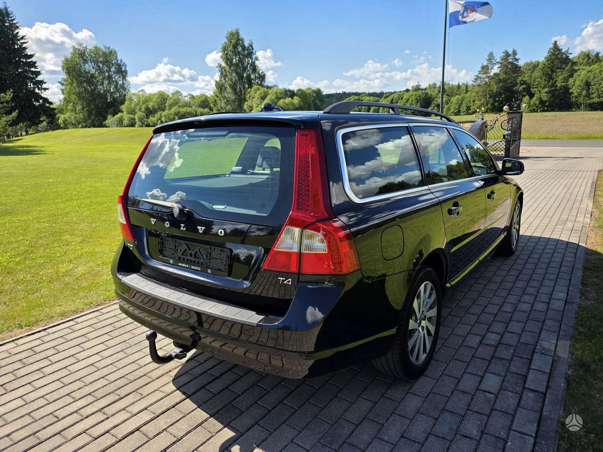 Volvo V70 2012 — interior