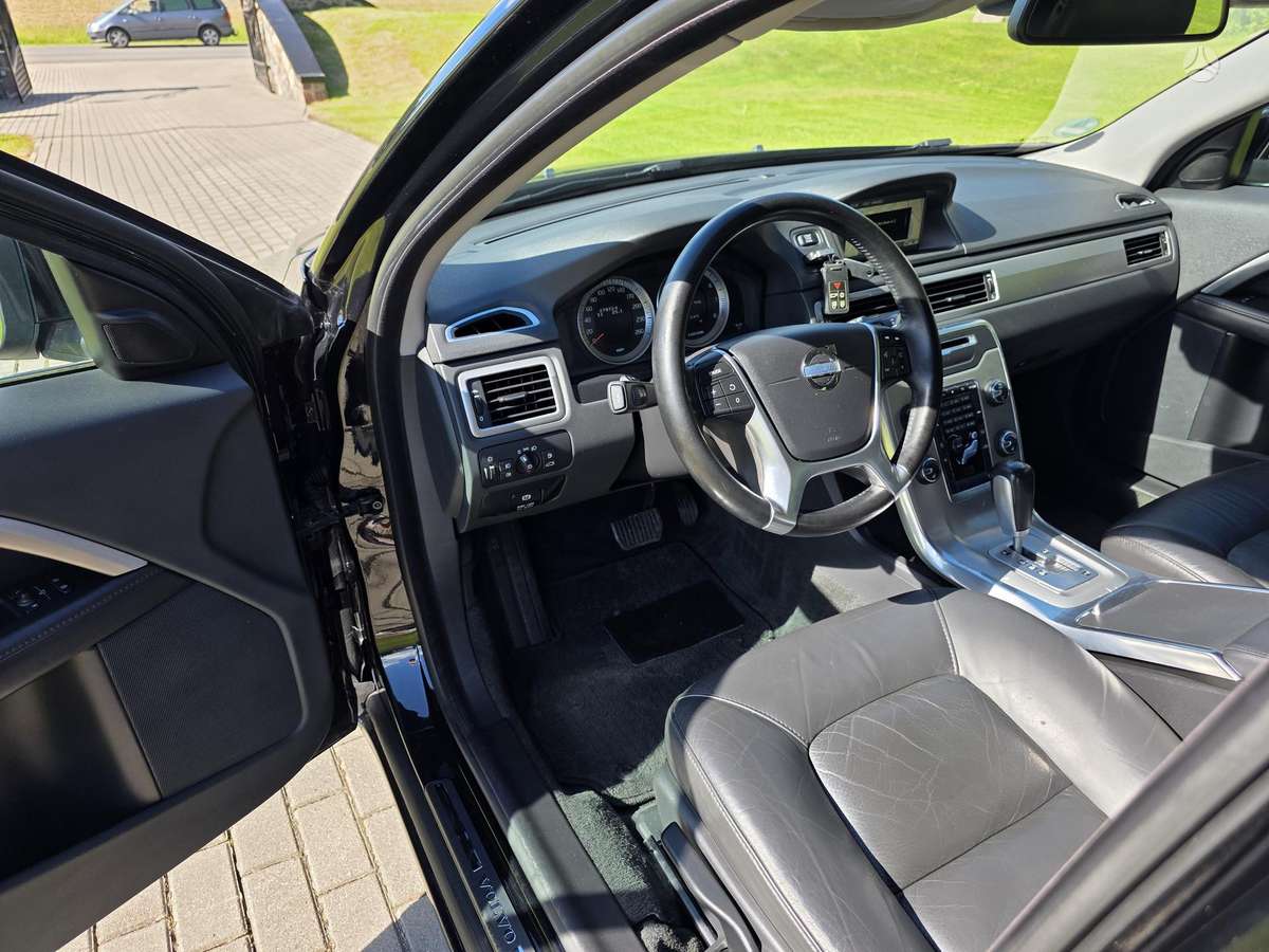 Volvo V70 2012 — photo 30