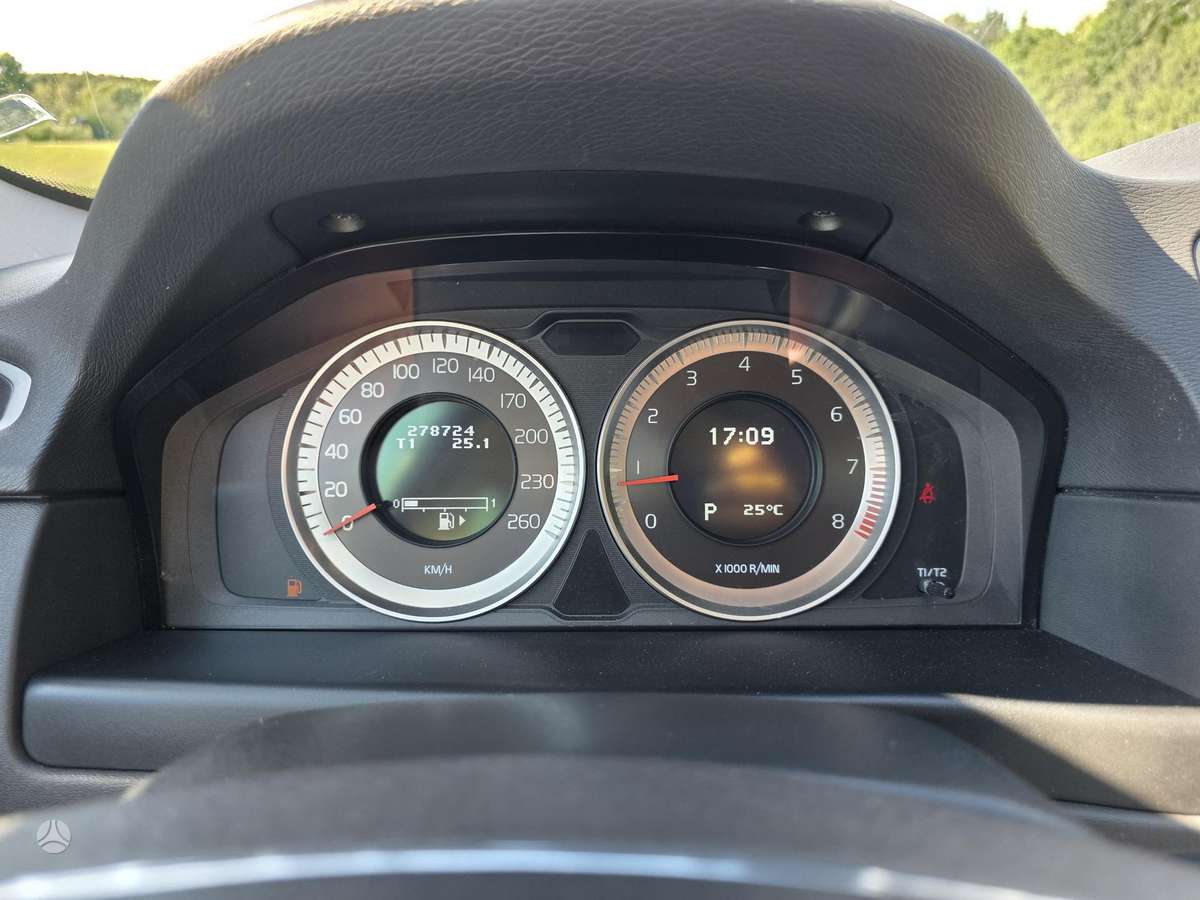 Volvo V70 2012 — photo 33