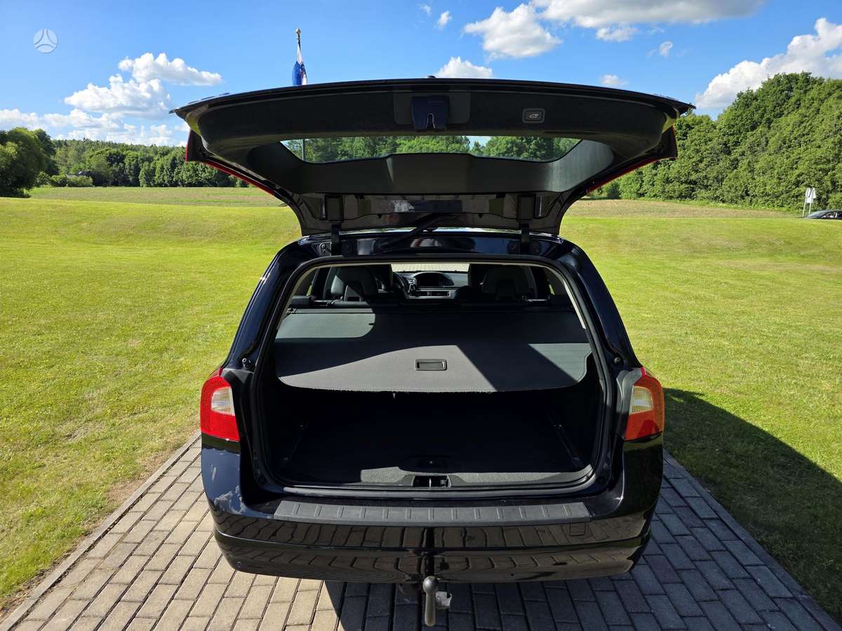 Volvo V70 2012 — photo 41