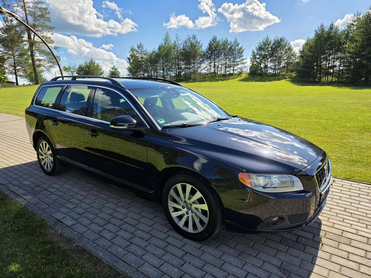 Volvo V70 2012 — photo 9
