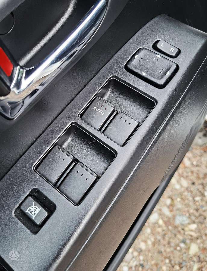 Mazda 5 2012 — photo 18