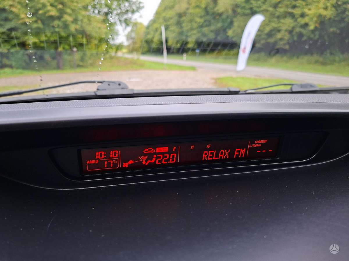 Mazda 5 2012 — photo 21