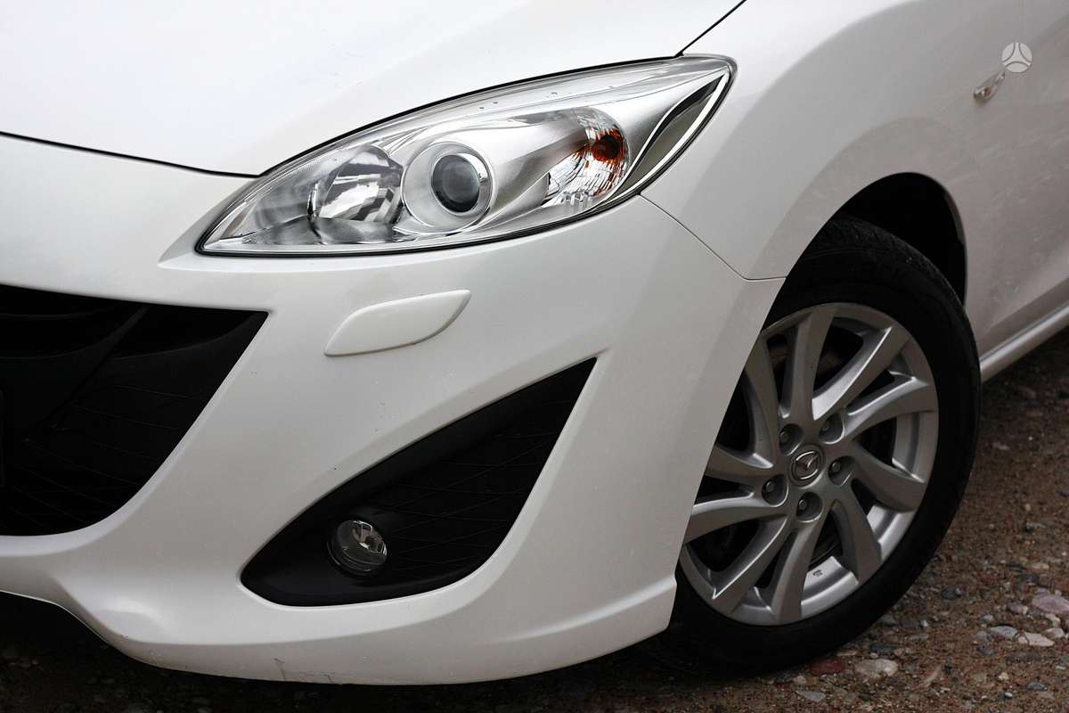 Mazda 5 2012 — interior