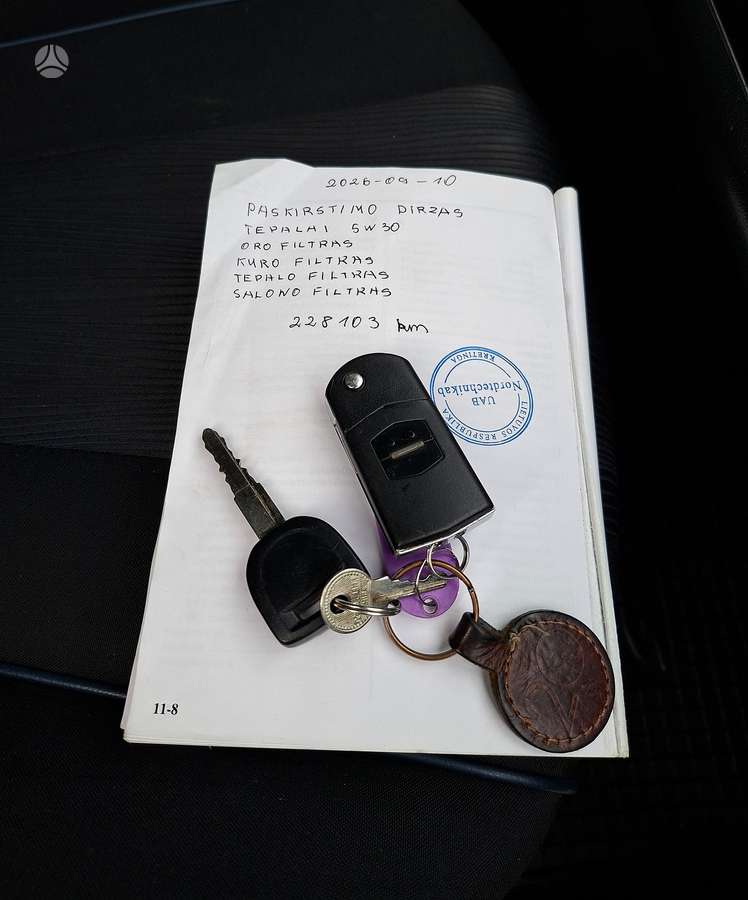 Mazda 5 2012 — photo 30