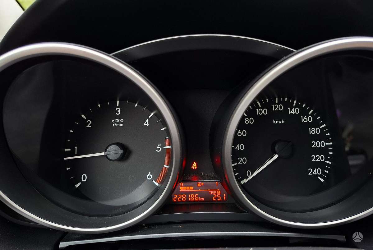 Mazda 5 2012 — photo 31