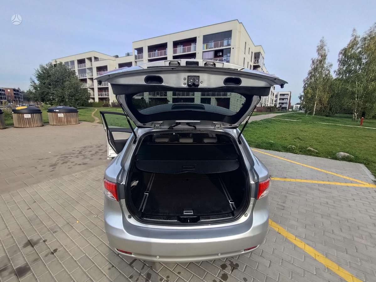 Toyota Avensis 2009 — photo 10
