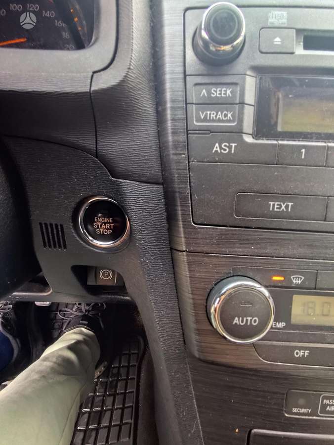 Toyota Avensis 2009 — photo 18