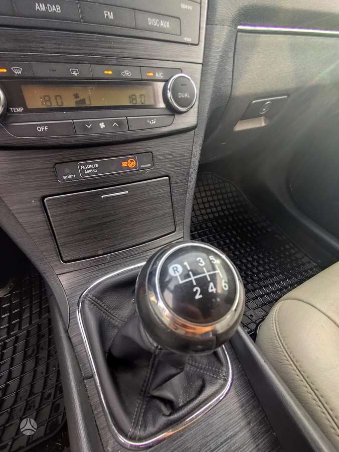 Toyota Avensis 2009 — photo 20