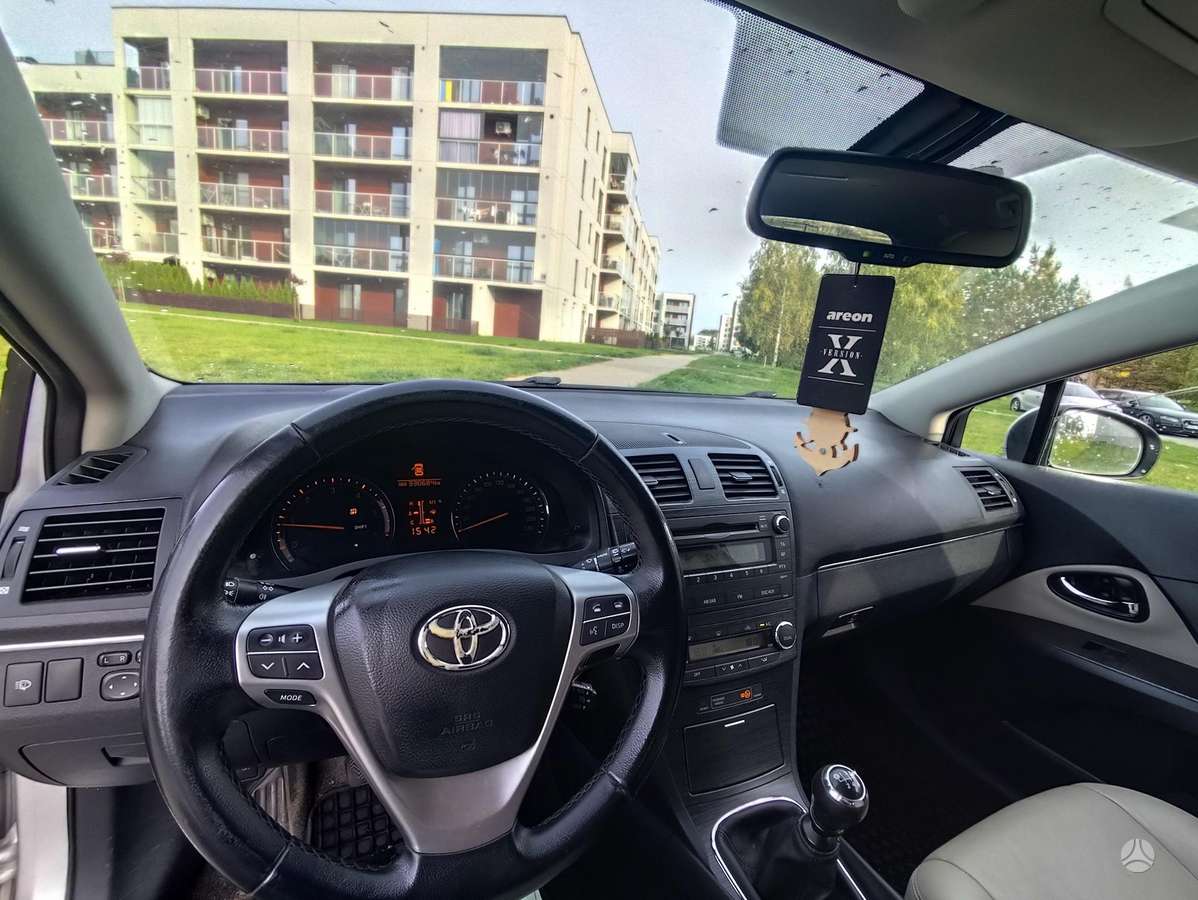 Toyota Avensis 2009 — photo 21