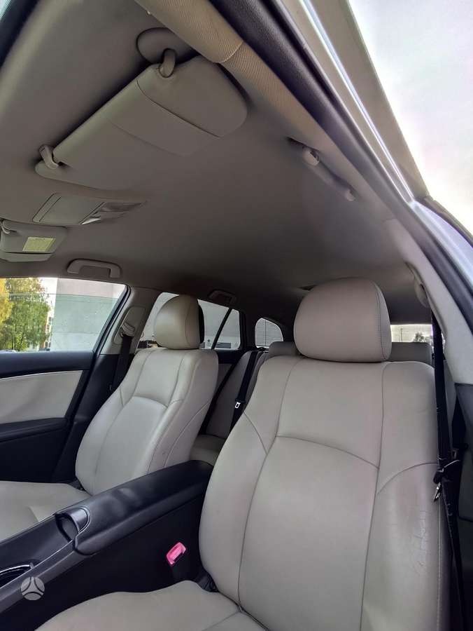 Toyota Avensis 2009 — photo 22