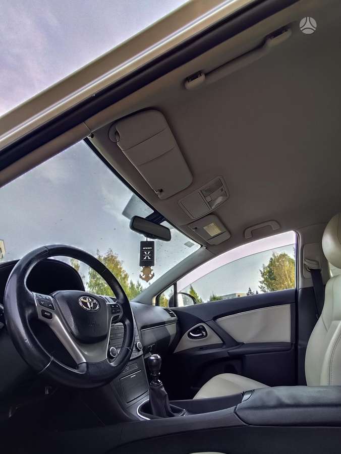 Toyota Avensis 2009 — photo 23