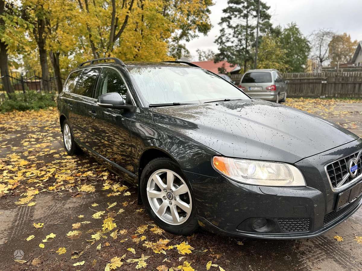 Volvo V70 2012 — салон