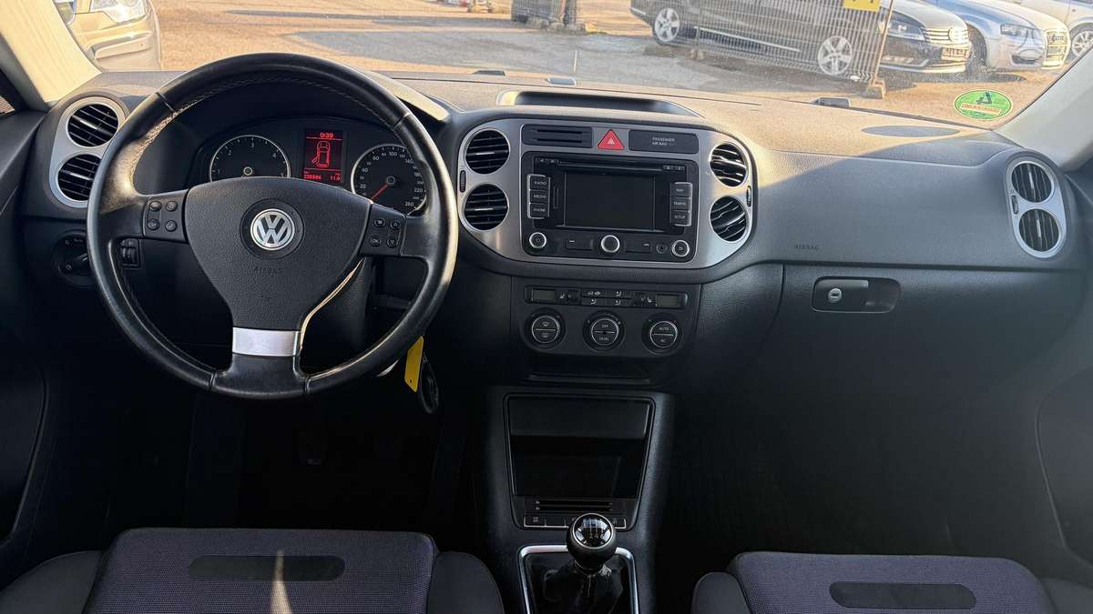Volkswagen Tiguan 2009 — photo 12