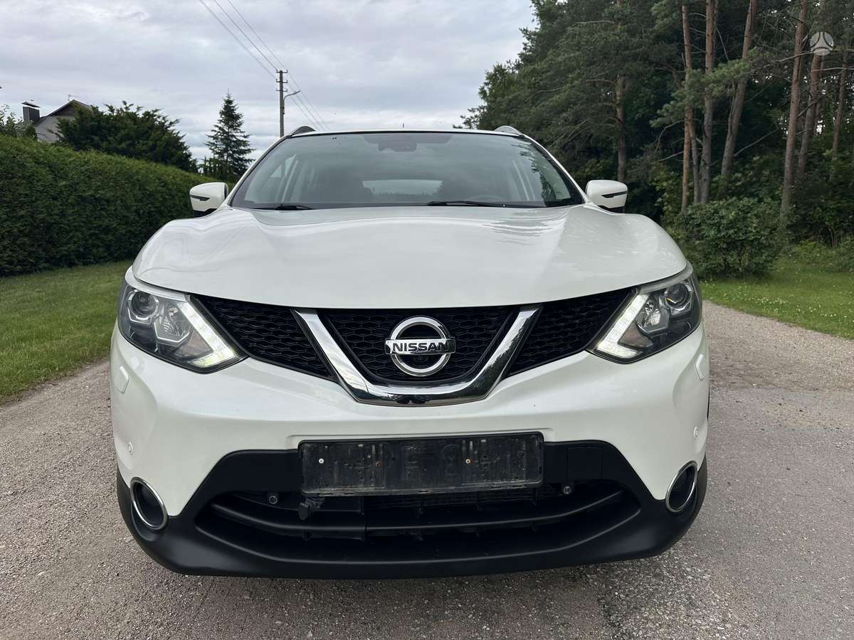 Nissan Qashqai 2015 — interior