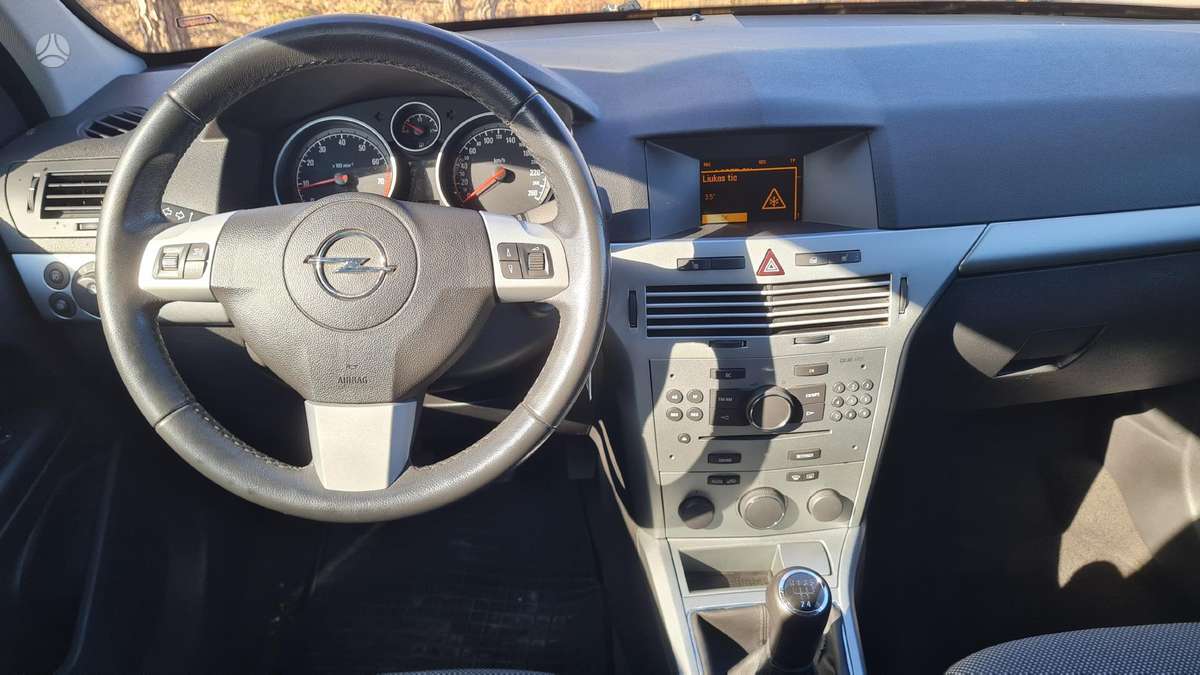 Opel Astra 2010 — photo 10