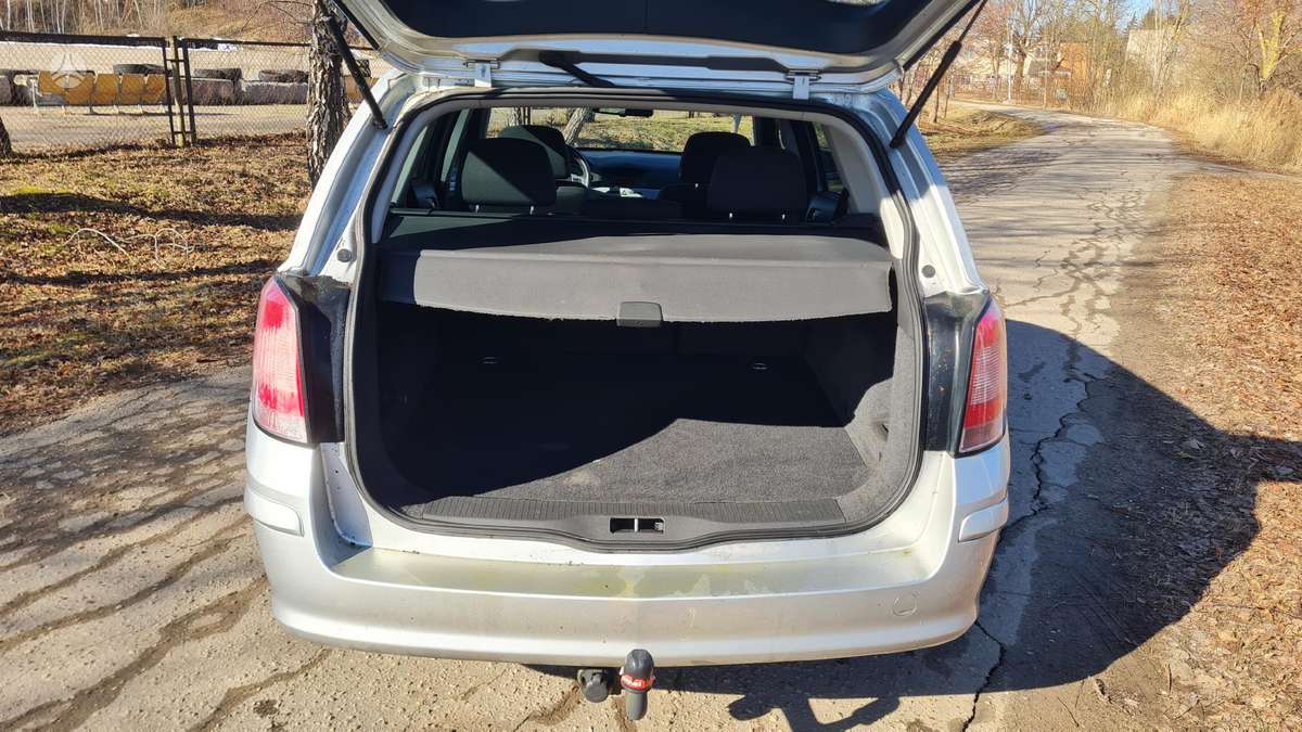 Opel Astra 2010 — photo 13