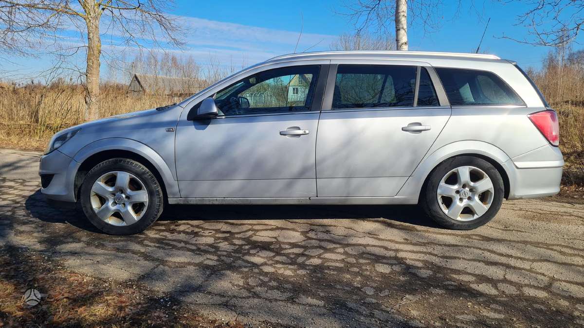 Opel Astra 2010 — photo 5