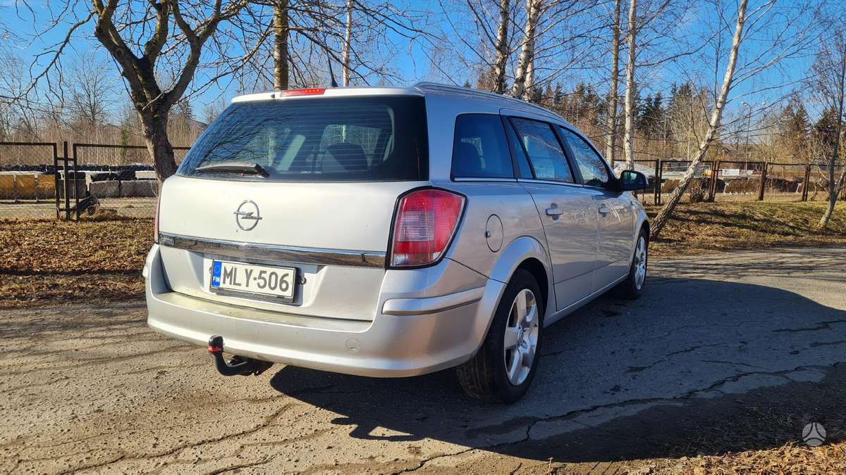 Opel Astra 2010 — photo 6