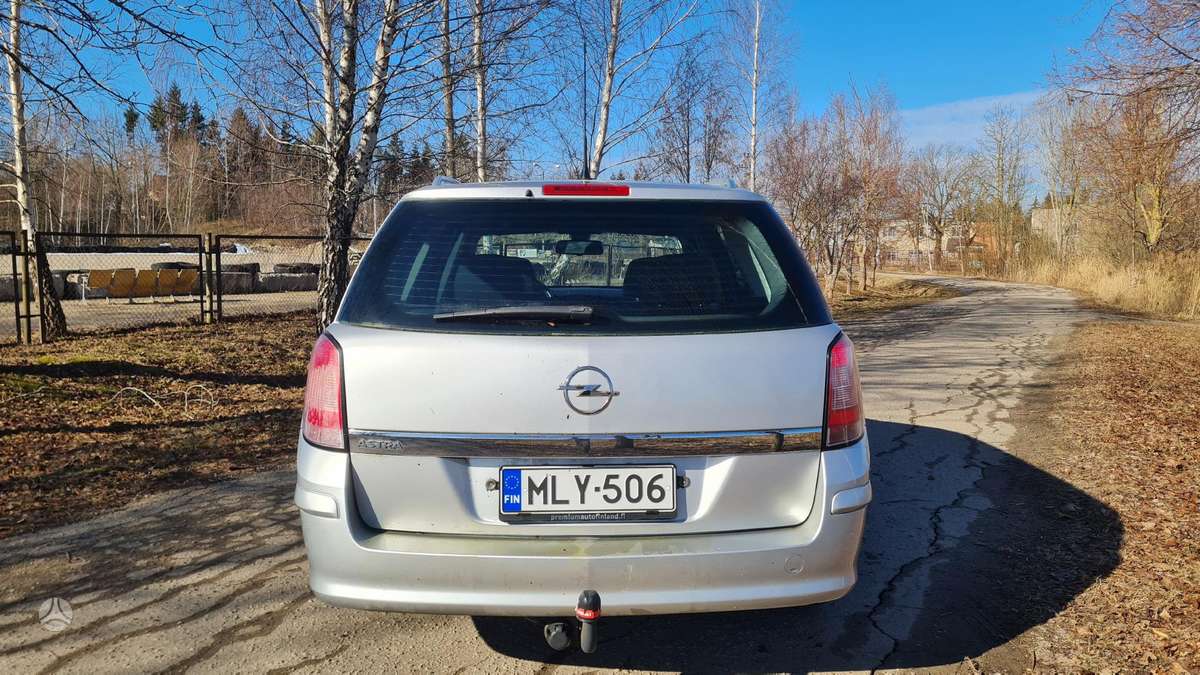 Opel Astra 2010 — photo 7
