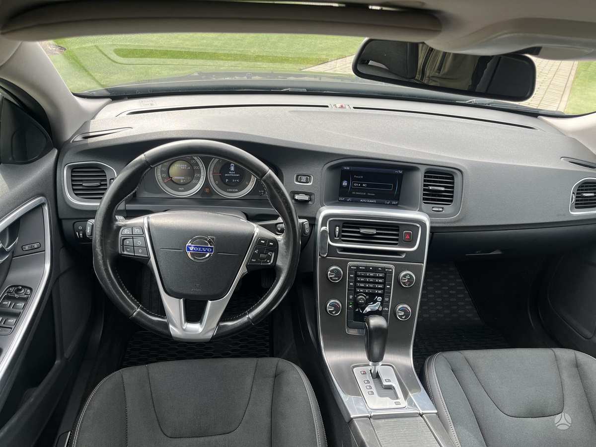 Volvo V60 2011 — photo 10