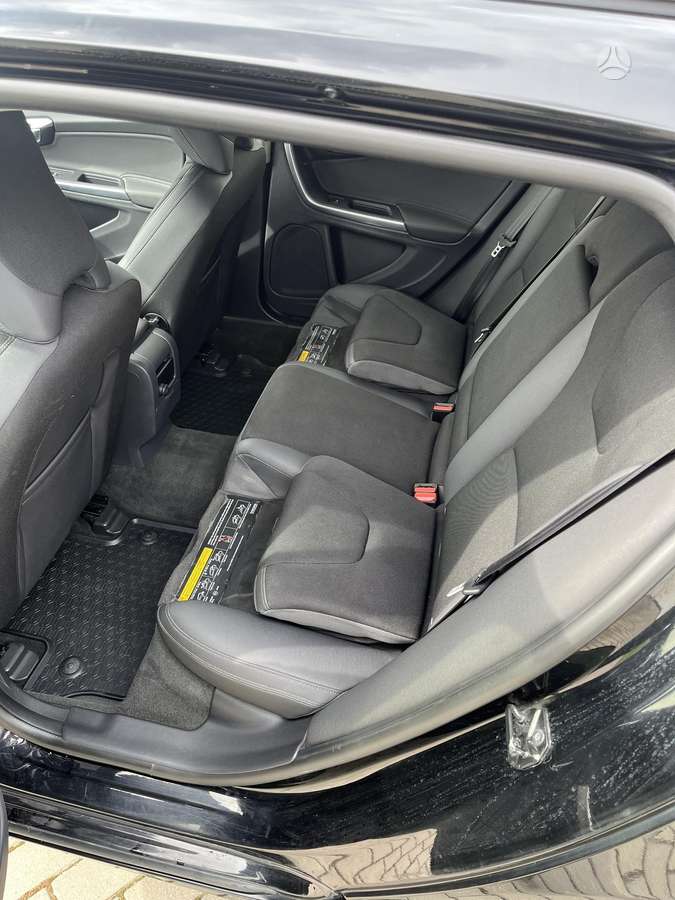 Volvo V60 2011 — photo 15
