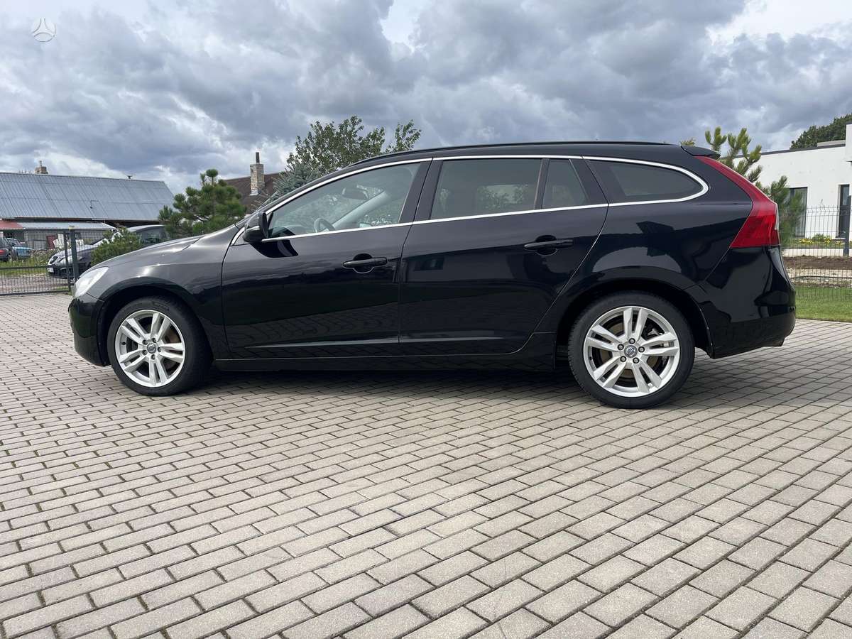 Volvo V60 2011 — rear view
