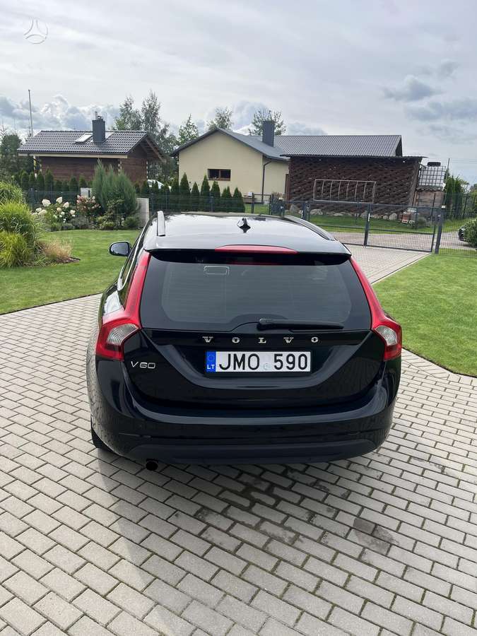 Volvo V60 2011 — interior