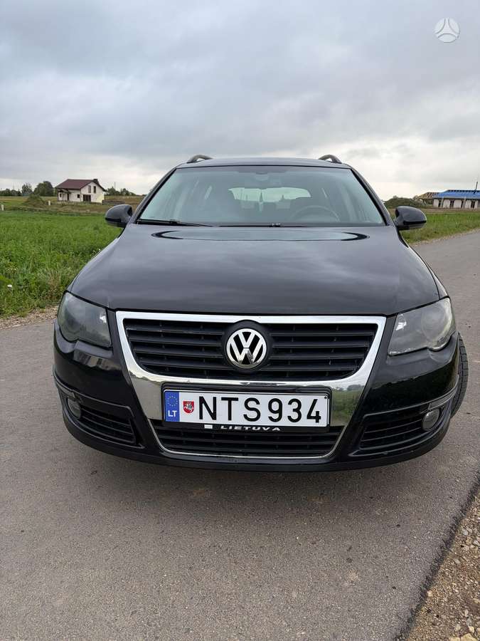 Volkswagen Passat 2006 — rear view