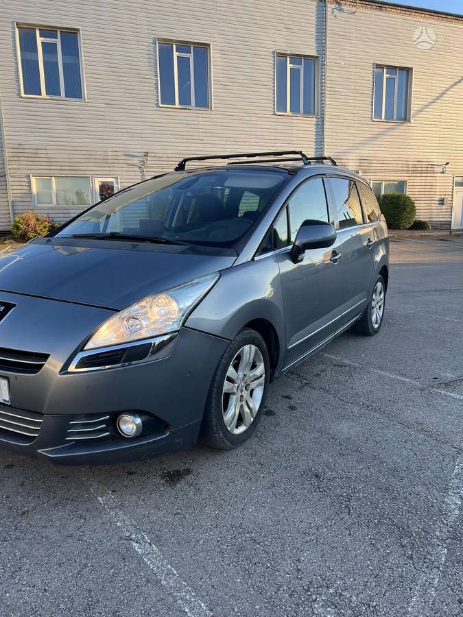 Peugeot 5008, 2011