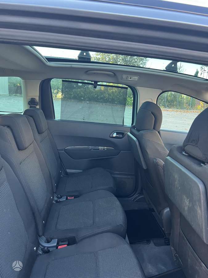 Peugeot 5008 2011 — photo 8