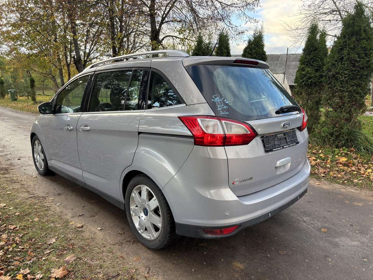 Ford Grand 2011 — салон