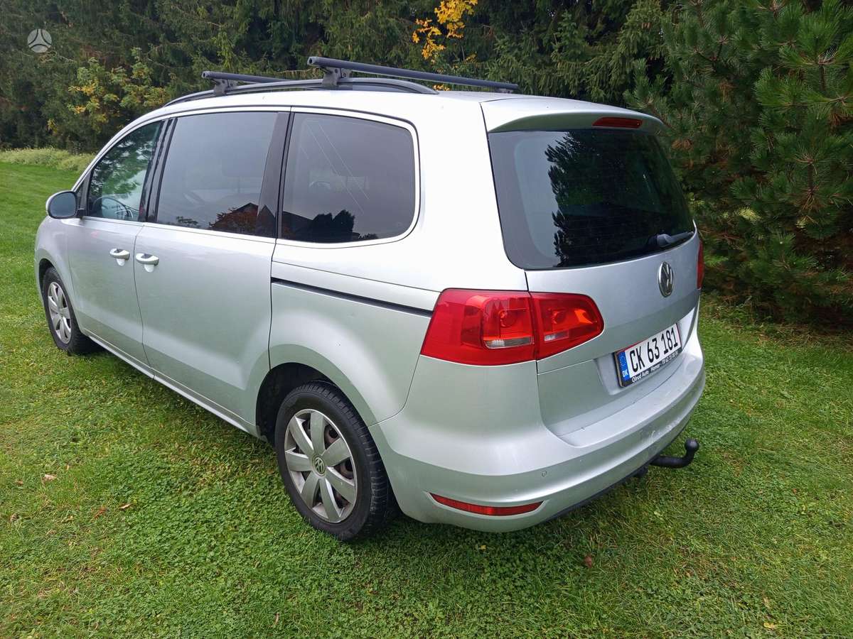 Volkswagen Sharan 2011 — салон