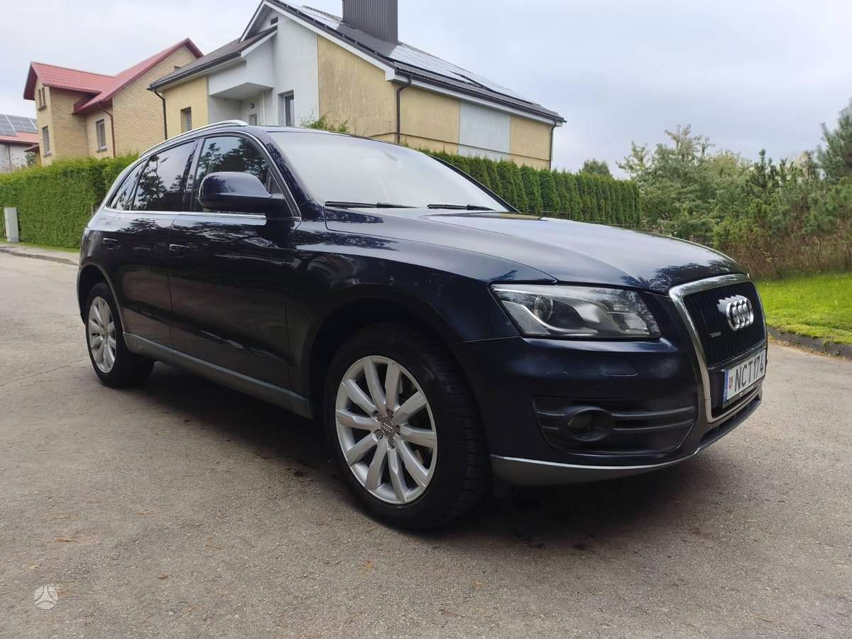 Audi Q5 2010 — interior