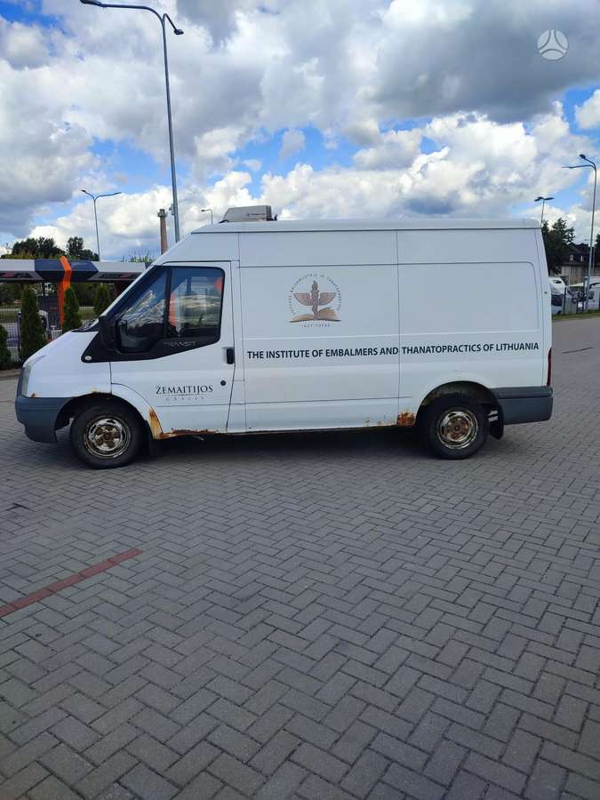 Ford Transit 2009 — вигляд ззаду
