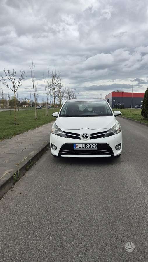 Toyota Verso 2013 — салон