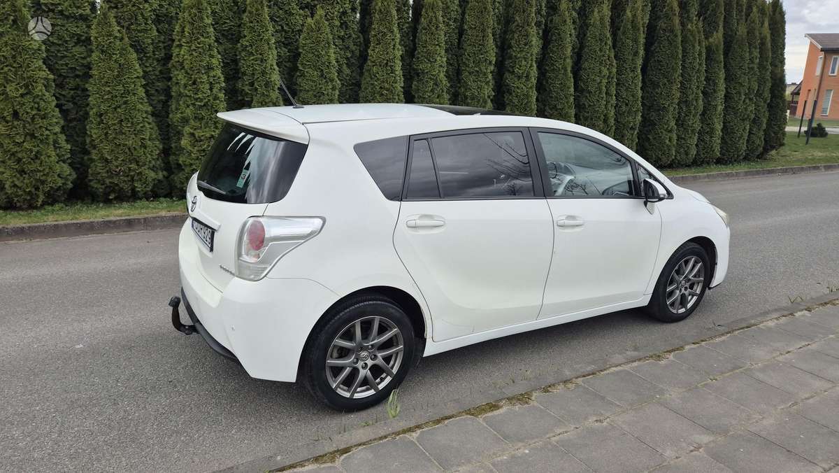 Toyota Verso 2013 — двигун 2231 cm³, 150 HP (110kW)