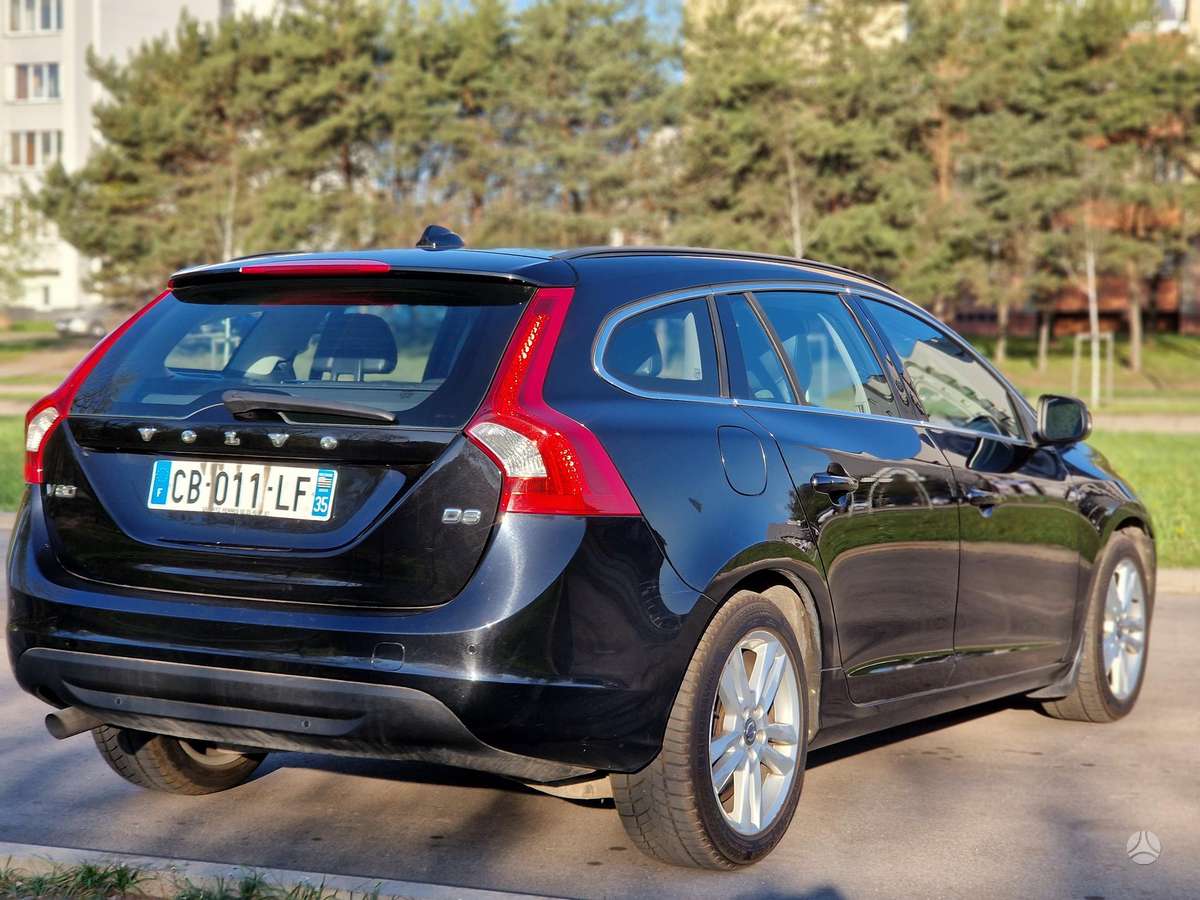 Volvo V60 2012 — двигун 1984 cm³, 163 HP (120kW)