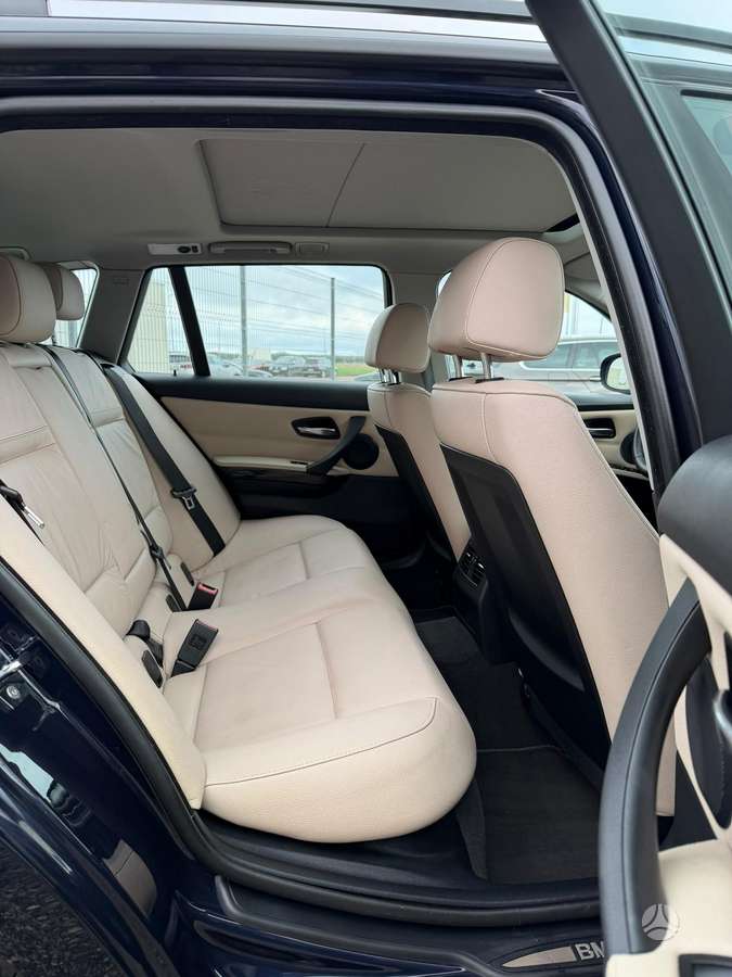 BMW 320 2009 — photo 13