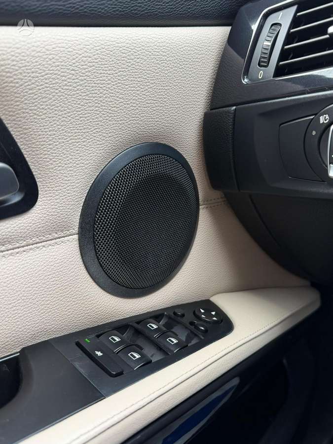 BMW 320 2009 — photo 16