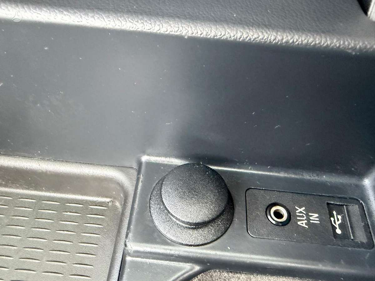 BMW 320 2009 — photo 20